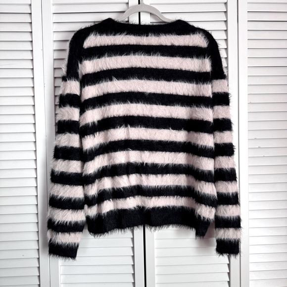 Velvet by Graham & Spencer Kimberly Feather Yarn Crewneck Sweater Black Blush M - Picture 3 of 7